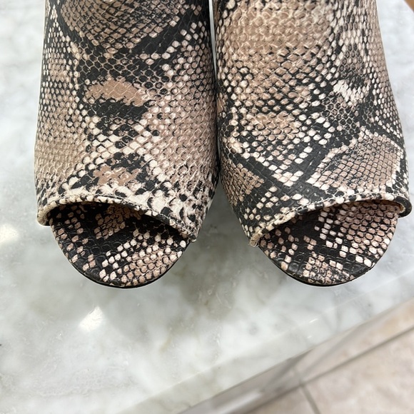NEW Reptile Print Mules - Picture 13 of 13
